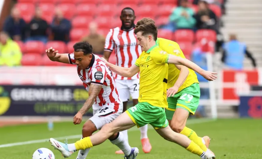 First Half: Control, Chances, and a Chaotic Climax